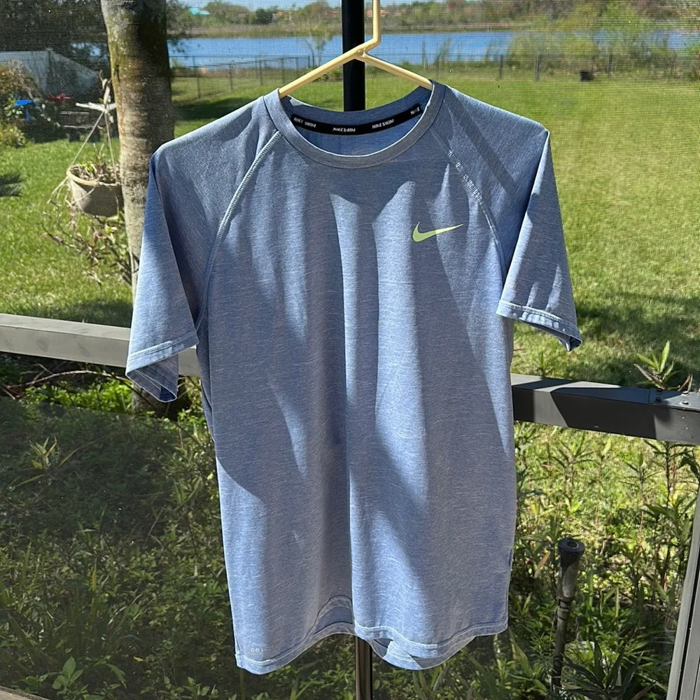 NIKE‎ Swim Men's Short Sleeve Hydroguard Rash Guard Shirt light Blue Sz Med nwot